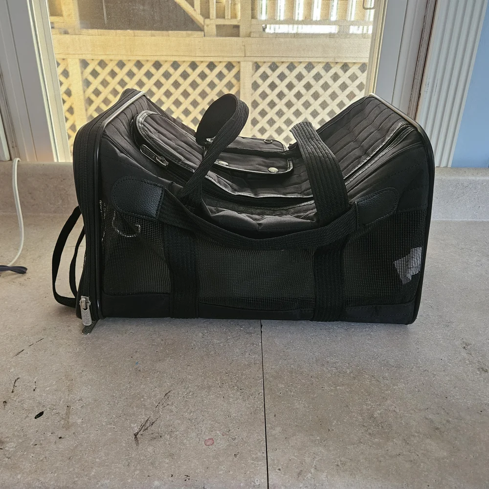 Black Dog Travel Bag